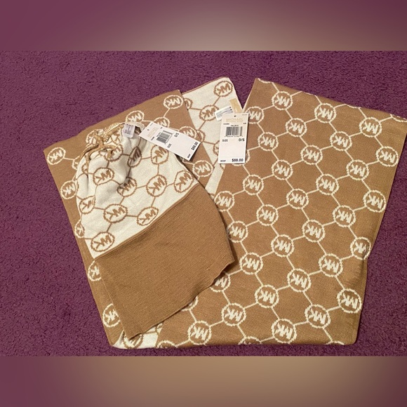 NWT Michael Kors scarf & hat in size 0/S - Picture 3 of 10